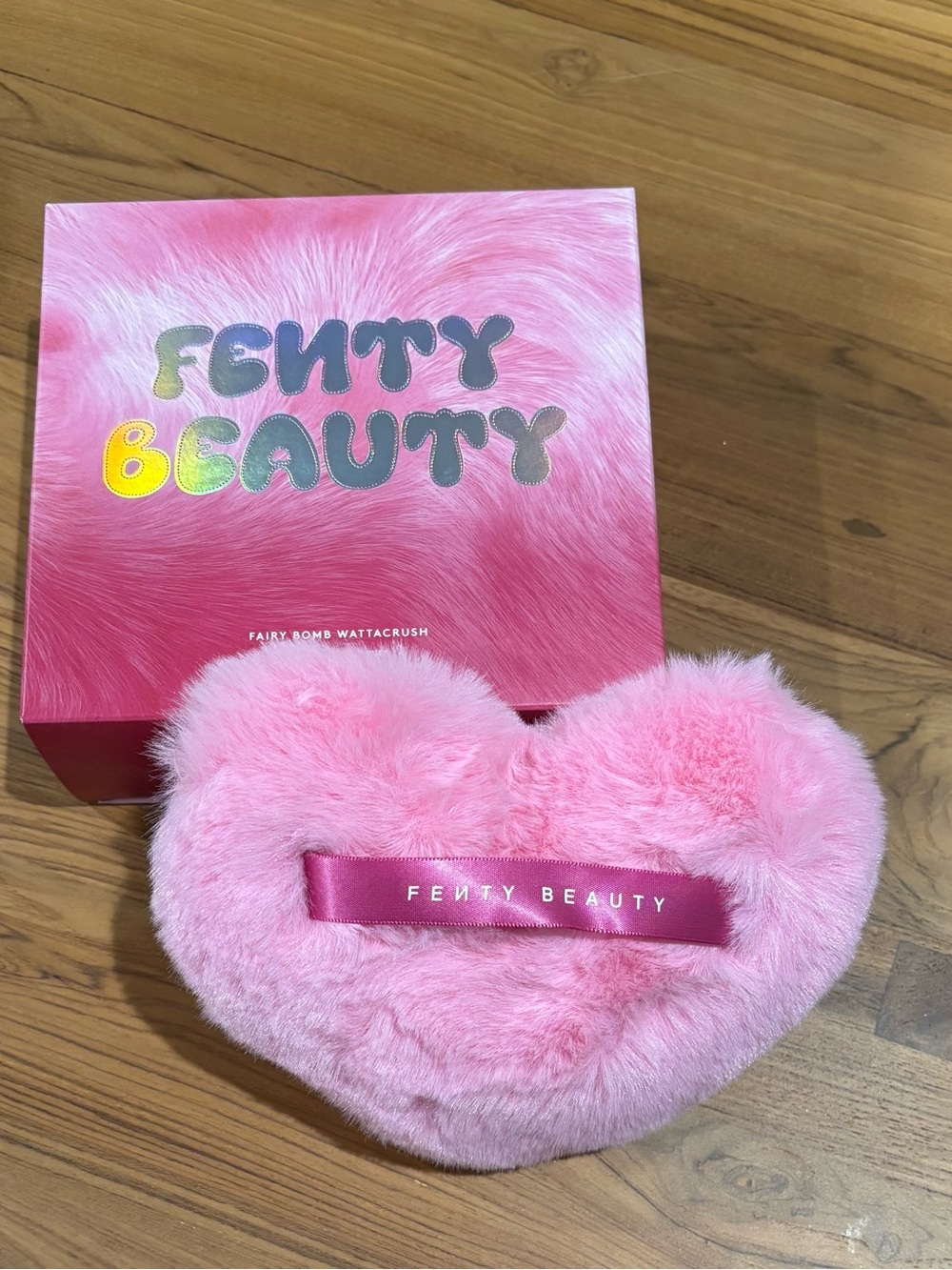 Fenty Beauty Fairy Bomb Wattacrush shimmer/glitter puff